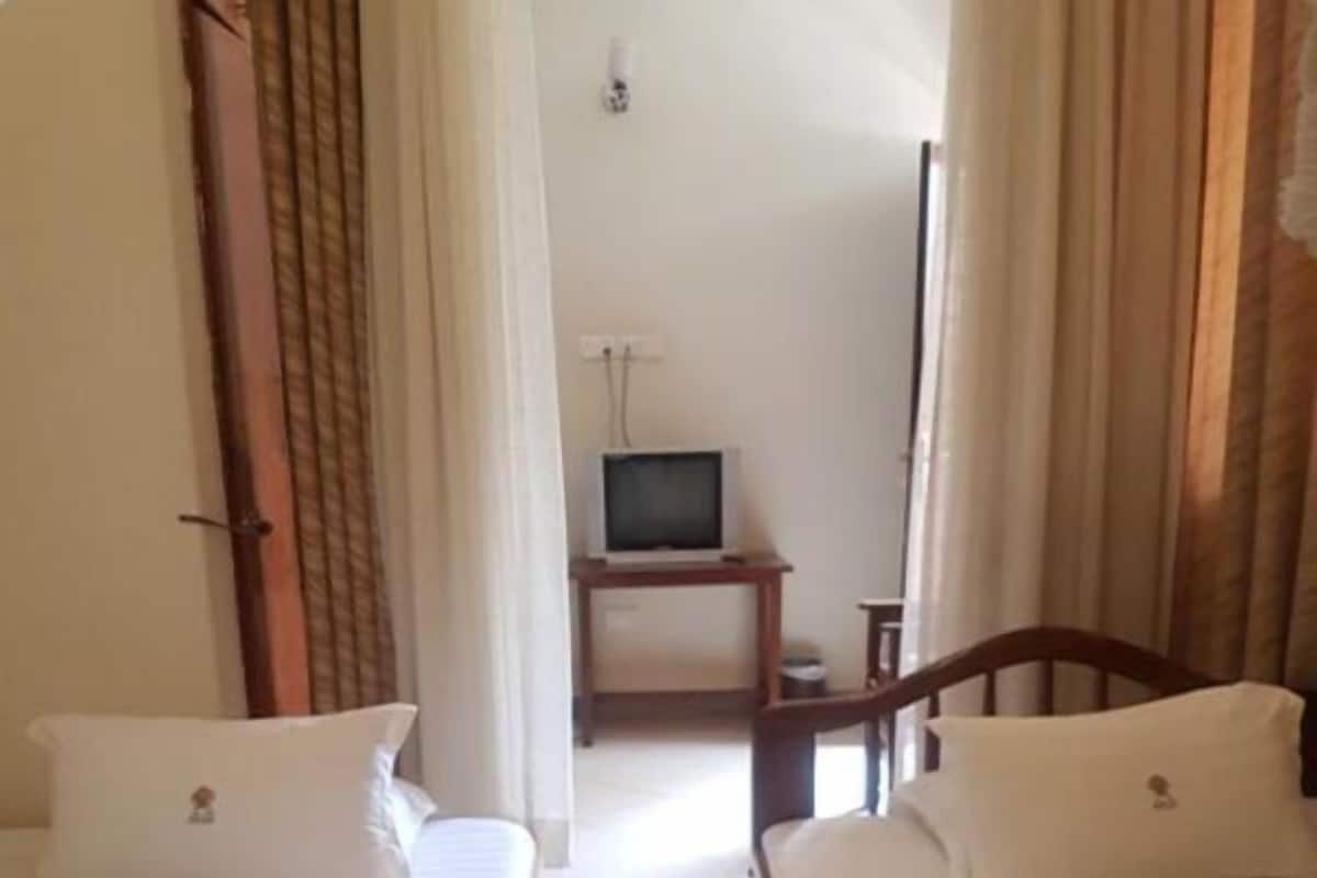 Habitación con 2 camas individuales | Escritorio, insonorización, wifi gratis y ropa de cama 