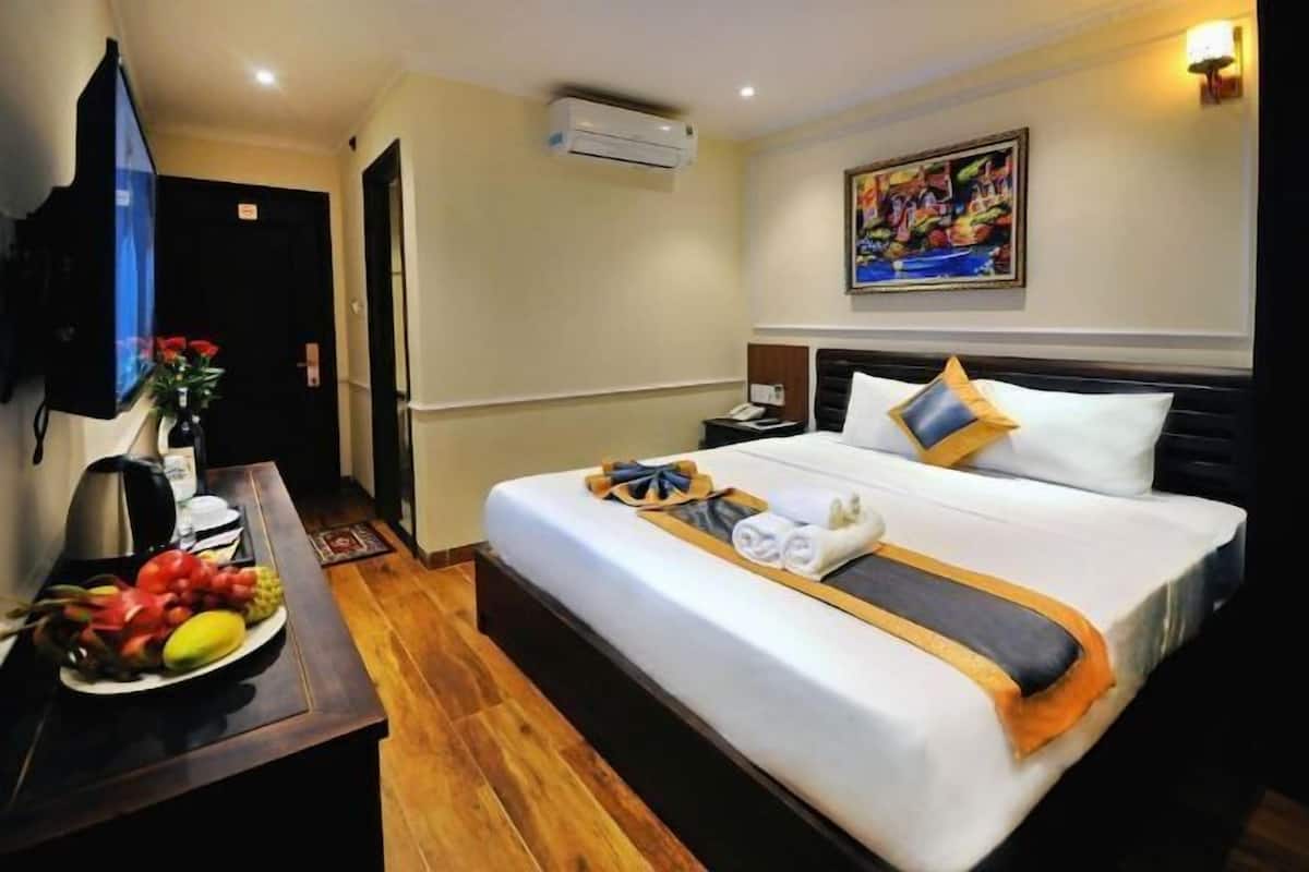 In-room safe, desk, soundproofing, free WiFi