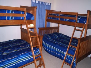 3 bedrooms, iron/ironing board, Internet