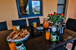 Premium Apartment, Multiple Beds, Courtyard View | Terrace/patio