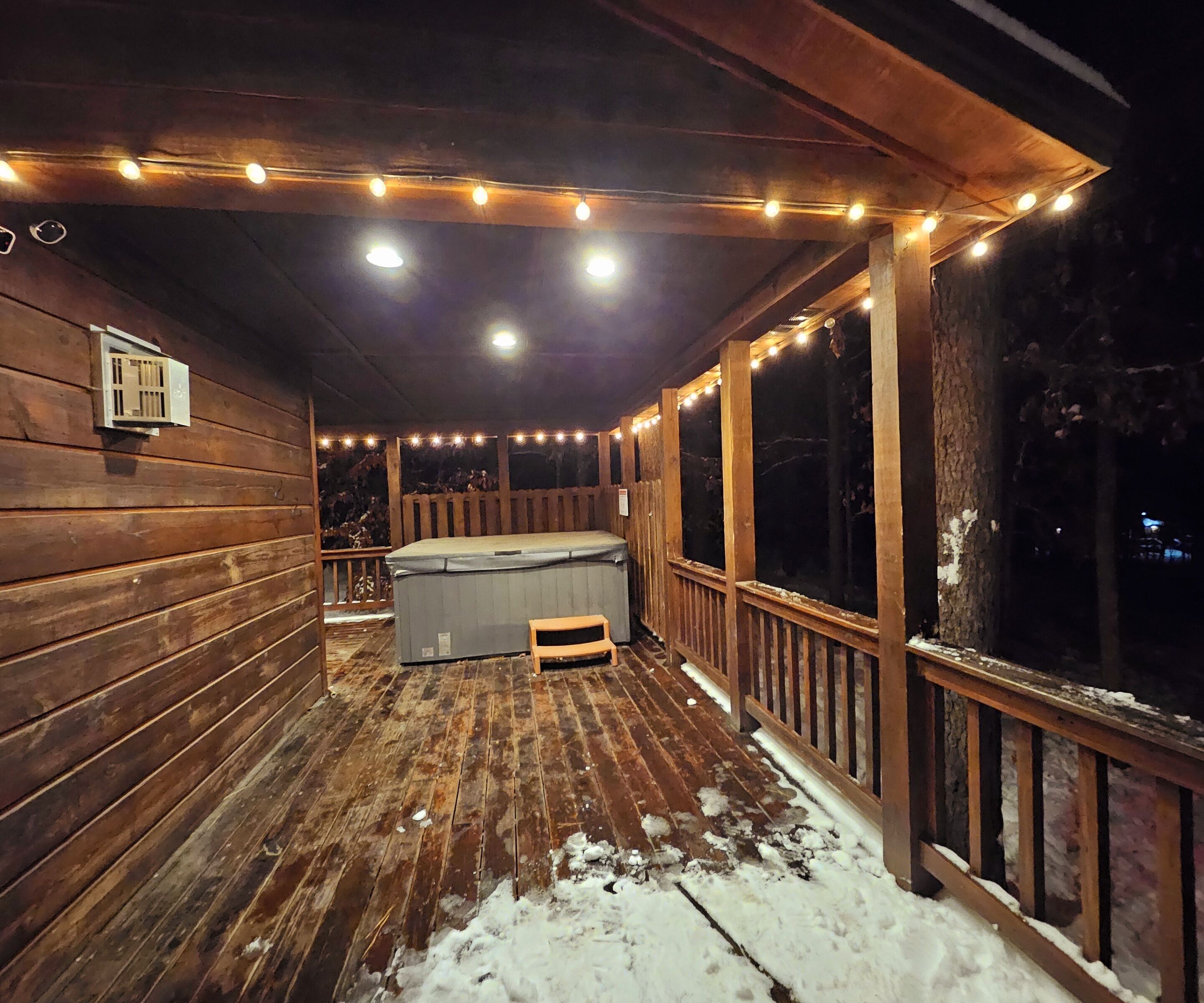 Cabane Luxe, salle de bains attenante, vue montagne (3BR-Misty Deer Retreat) | Bain à remous extérieur