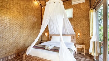 Deluxe Double Room, 1 Double Bed, Mountain View | Desk, free WiFi, bed sheets