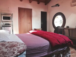 Bureau, lits bébé (gratuits), Wi-Fi gratuit, draps fournis