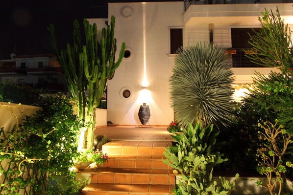 Façade de l’hébergement - soirée/nuit