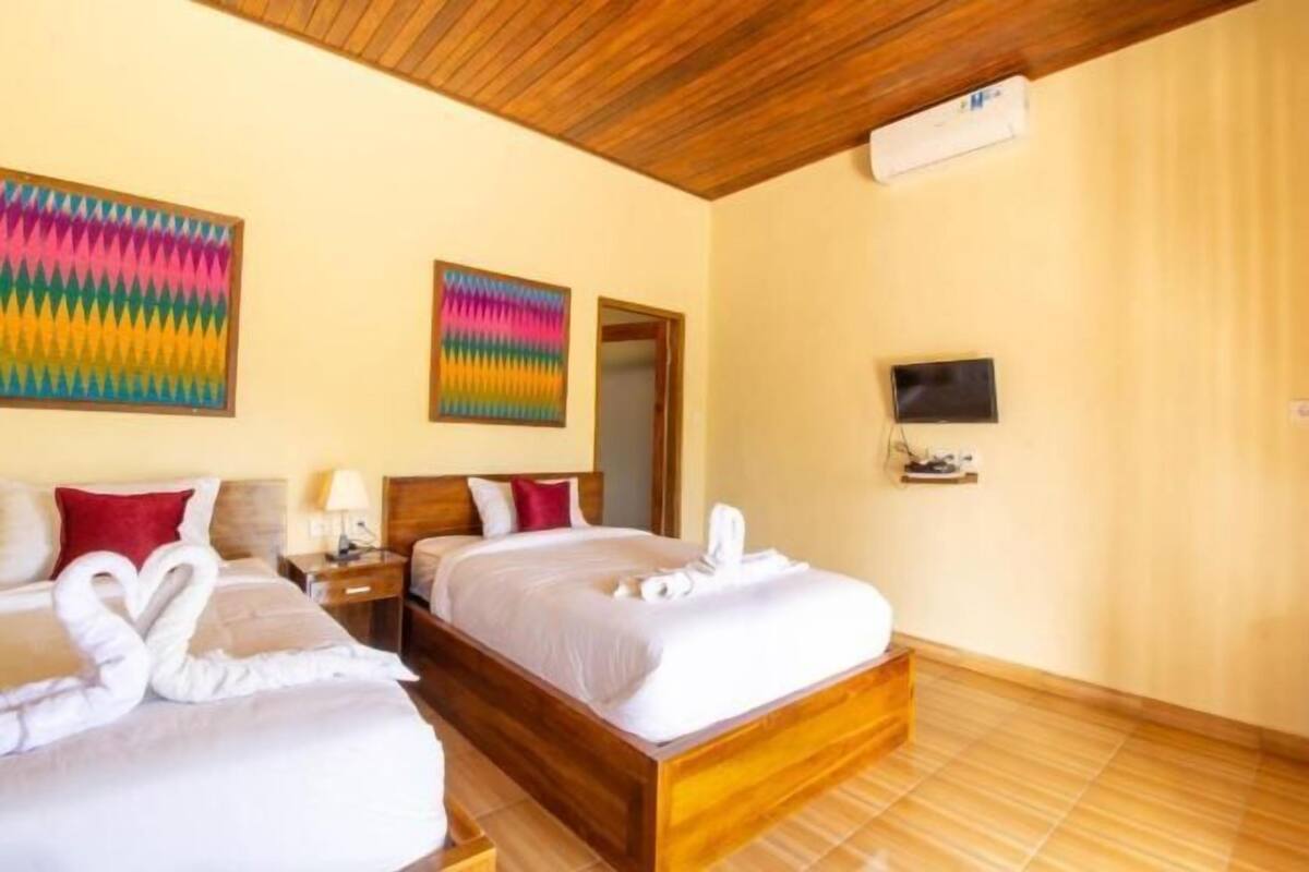 Desk, free WiFi, bed sheets