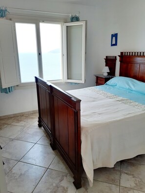 5 bedrooms, iron/ironing board, bed sheets