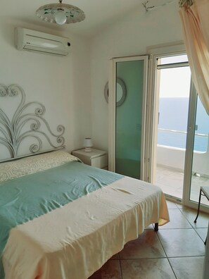 5 bedrooms, iron/ironing board, bed sheets