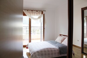 Apartamento, 1 cama de casal e sofá-cama | Ferros/tábuas de passar roupa, berços grátis, Wi-Fi de cortesia
