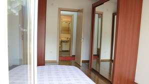 Room - Cozy Family Apartment (Budva)