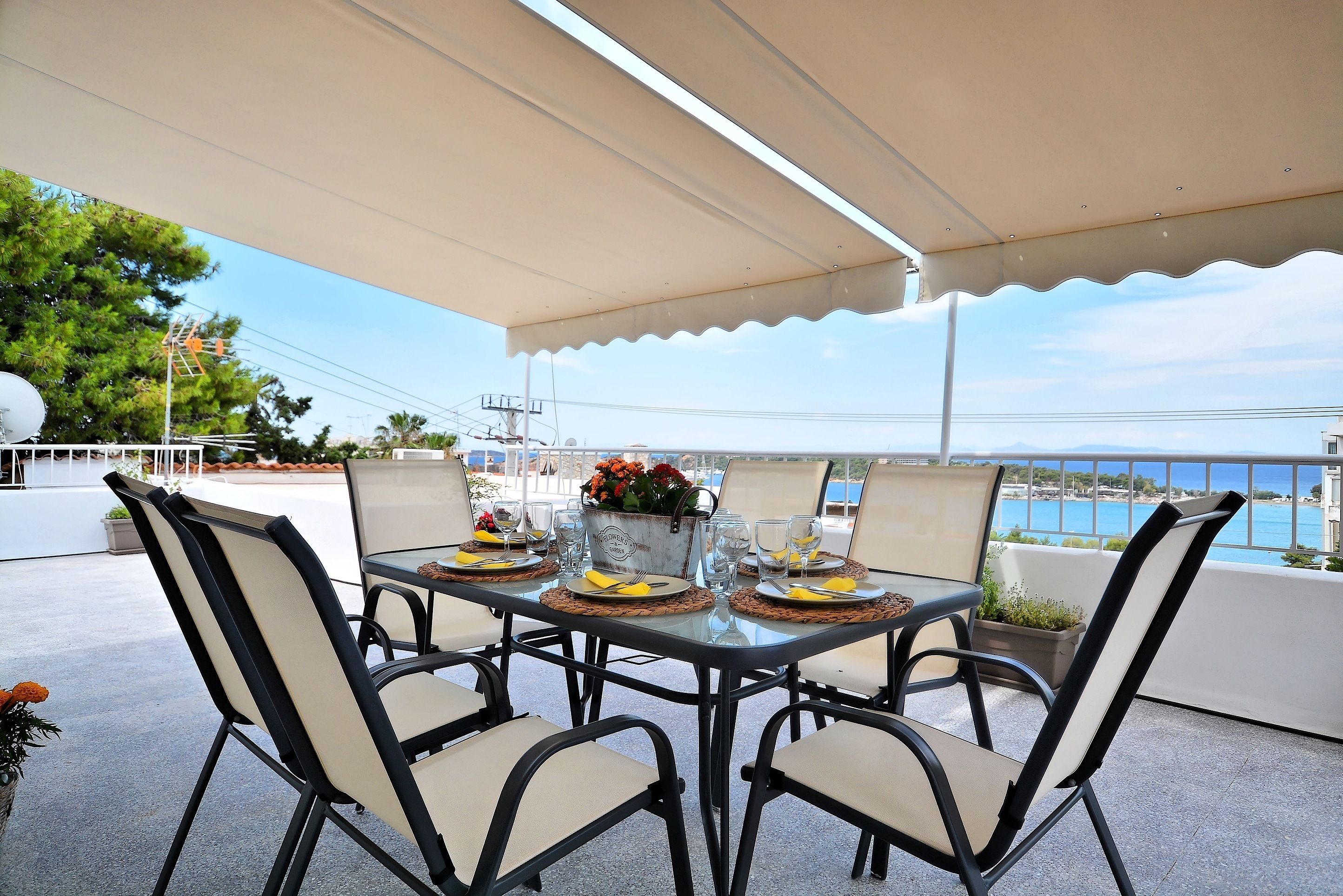 Three Bedroom Panoramic Sea View Maisonette | Balcon