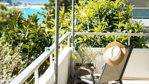 Two Bedroom Sea View Apartment With Garden | Utsikt mot vann