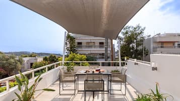 Two Bedroom Sea View Apartment With Garden | Terraza o patio