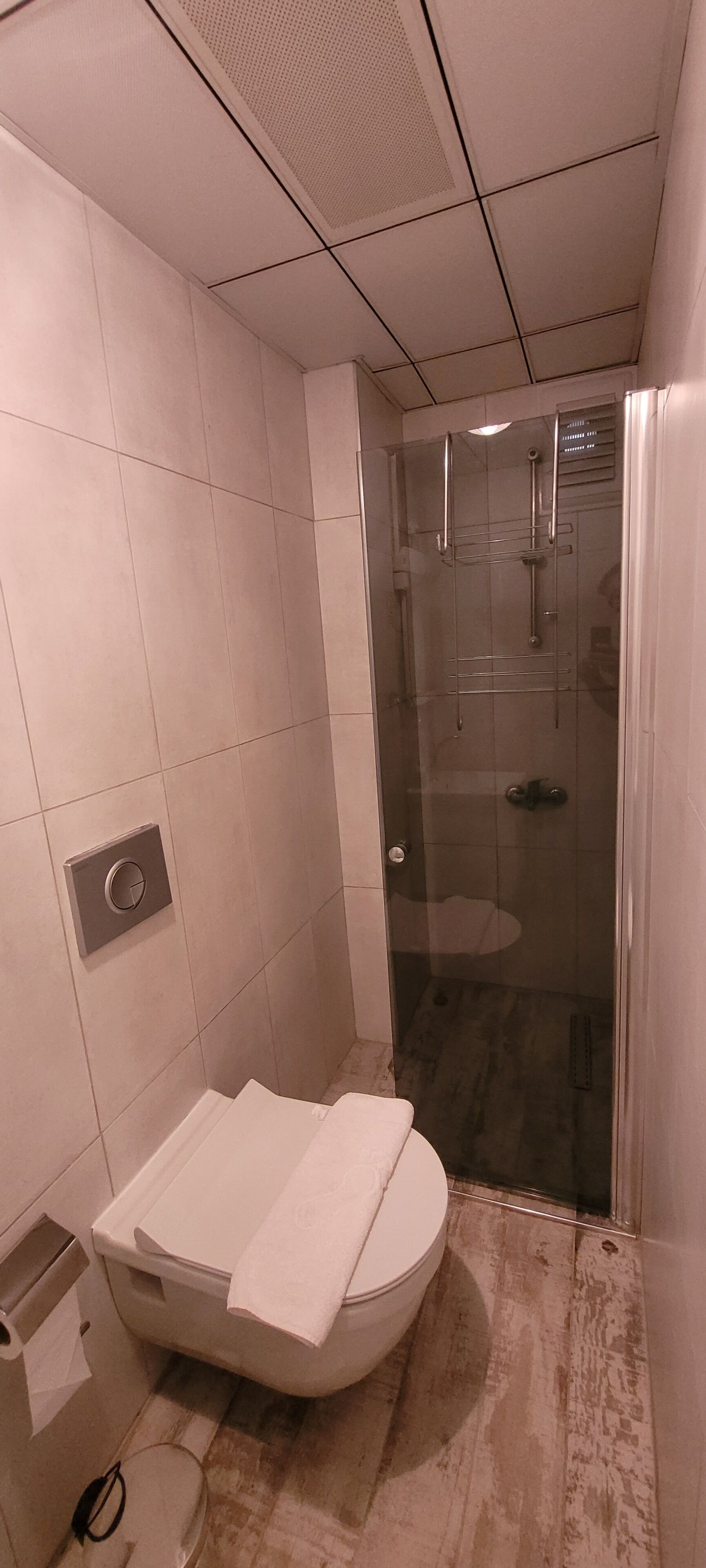 standard single room | bathroom | shower, free toiletries, hair dryer, slippers