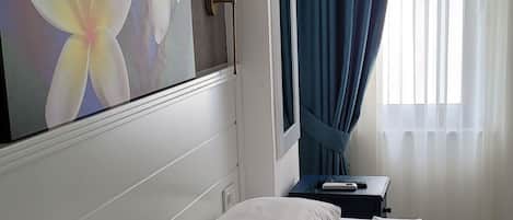 Quarto casal ou duplo luxo | Frigobar, ferros/tábuas de passar roupa, Wi-Fi de cortesia