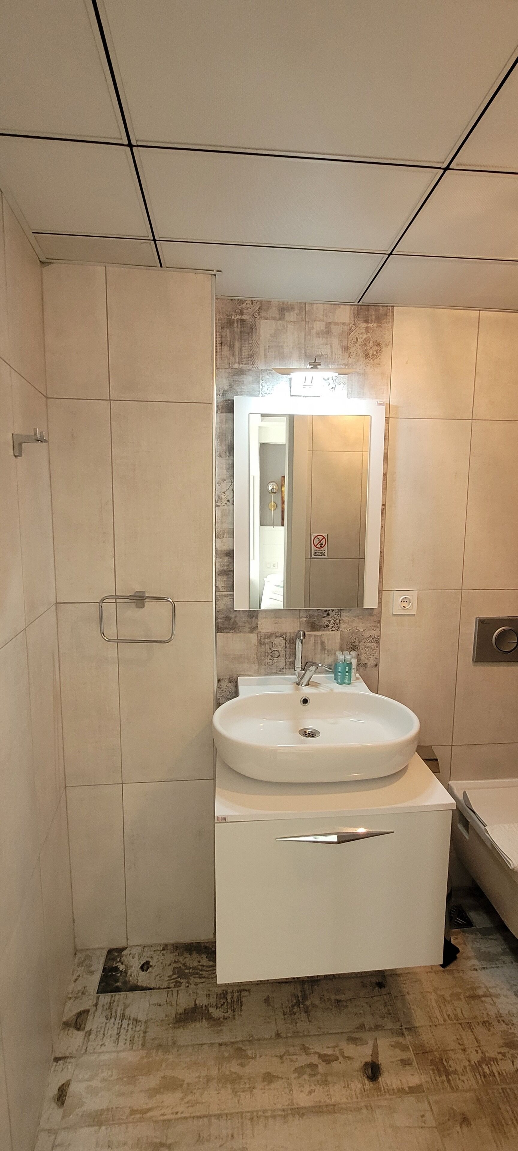 standard triple room | bathroom | shower, free toiletries, hair dryer, slippers