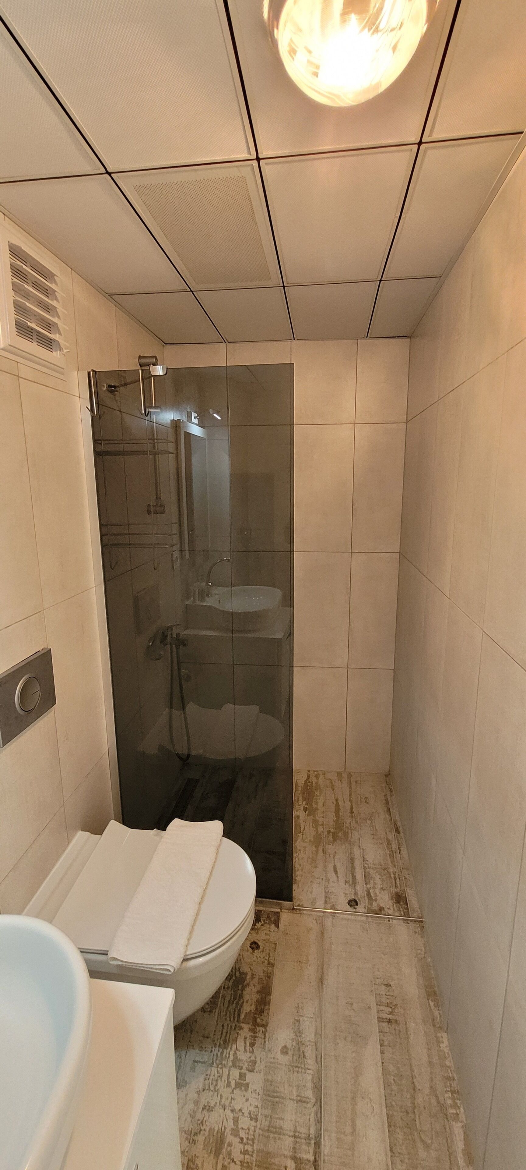 standard triple room | bathroom | shower, free toiletries, hair dryer, slippers