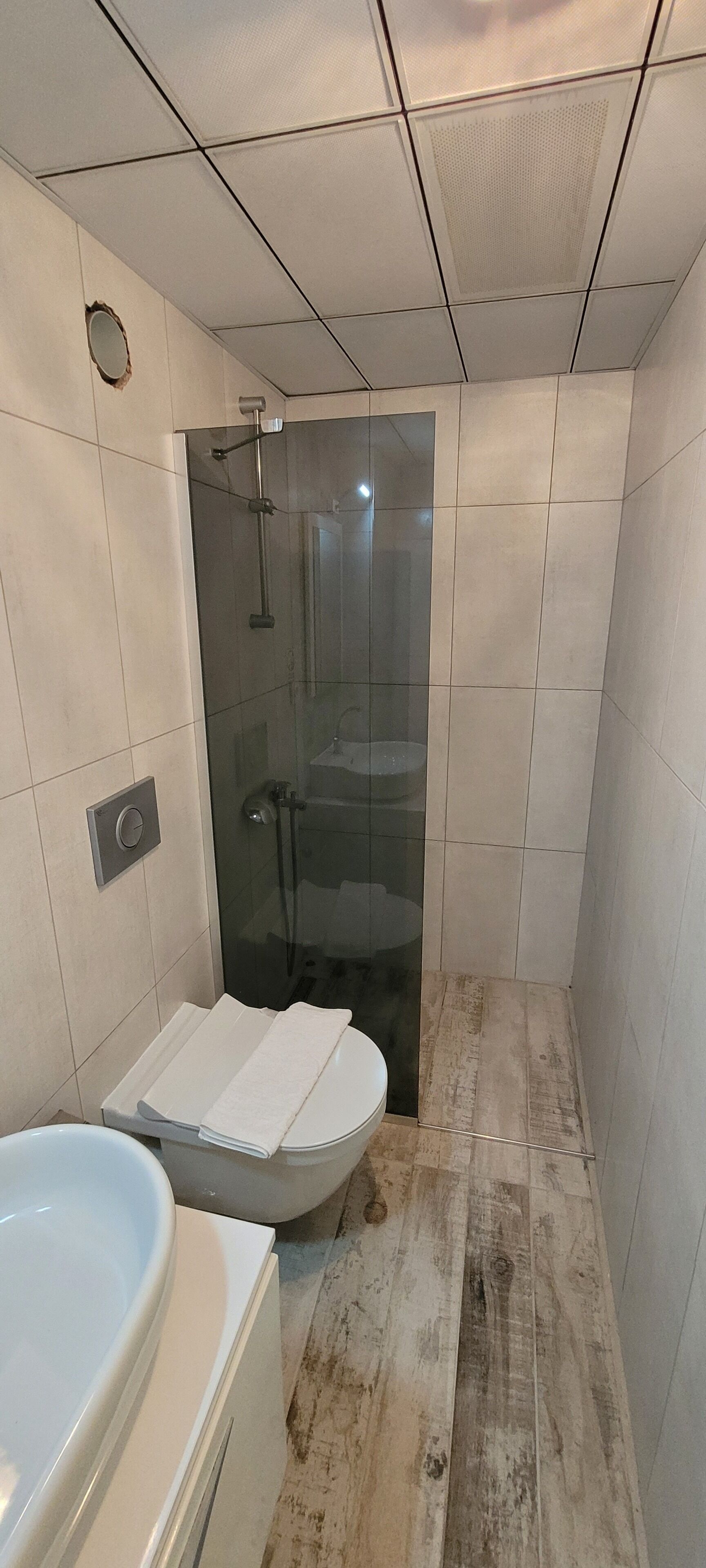 standard double room | bathroom | shower, free toiletries, hair dryer, slippers