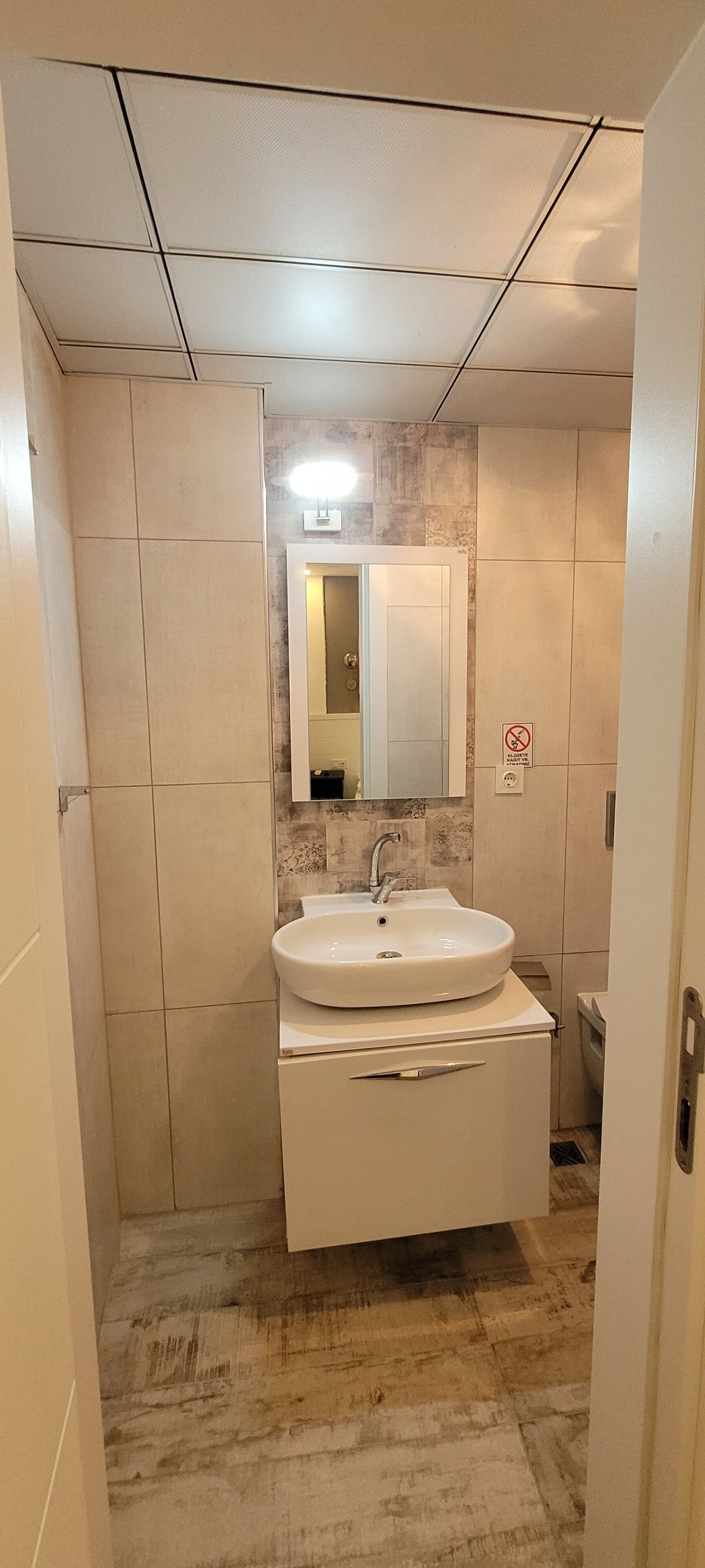standard double room | bathroom | shower, free toiletries, hair dryer, slippers