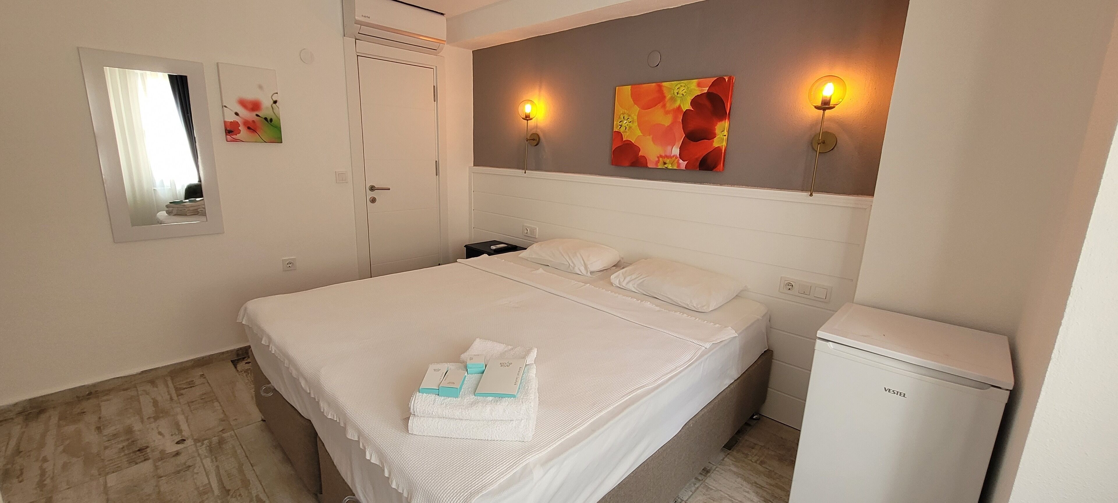 deluxe double or twin room | 1 bedroom, minibar, iron/ironing board, free wifi