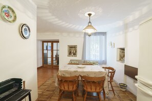 家庭独立别墅, 花园景观 | 客房内用餐