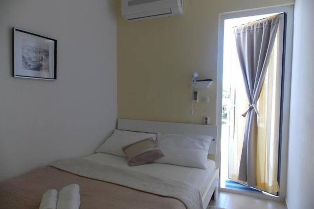 Habitación doble, balcón | Escritorio, wifi gratis y ropa de cama