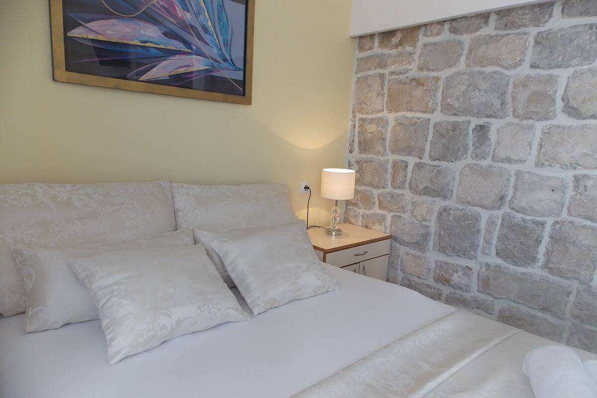 Estudio, balcón | Escritorio, wifi gratis y ropa de cama