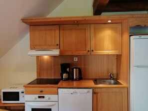 Fridge, microwave, oven, dishwasher - Duplex 2-Bedroom, Sleeps 6, Balcony, Mountain View, Pra Loup 1500 (Pra-Loup)