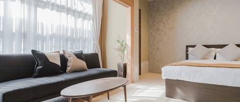 Japanese Premium Room | Living area