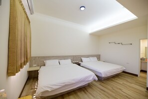 Habitación cuádruple Elite, 1 habitación | Wifi gratis y ropa de cama