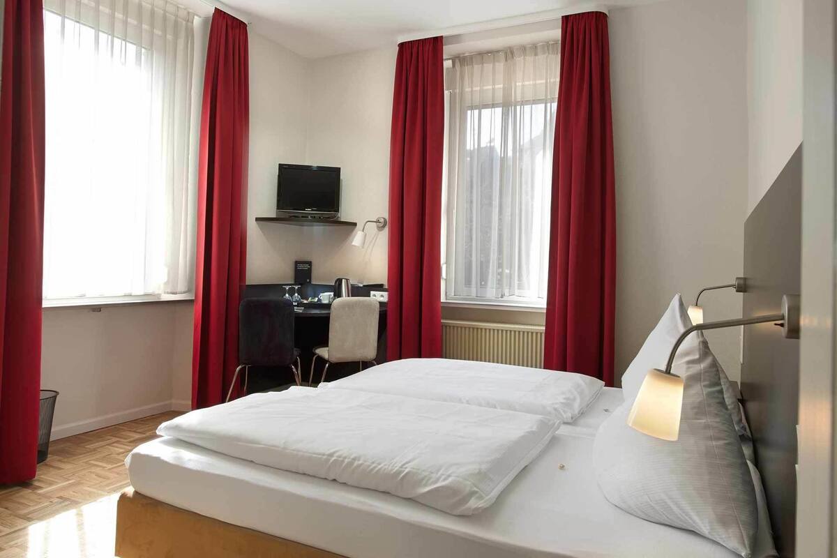 Standard Double Room | In-room safe, blackout drapes, cribs (free), rollaway beds (surcharge)