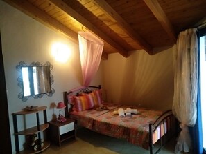 3 habitaciones, tabla de planchar con plancha, wifi y ropa de cama 