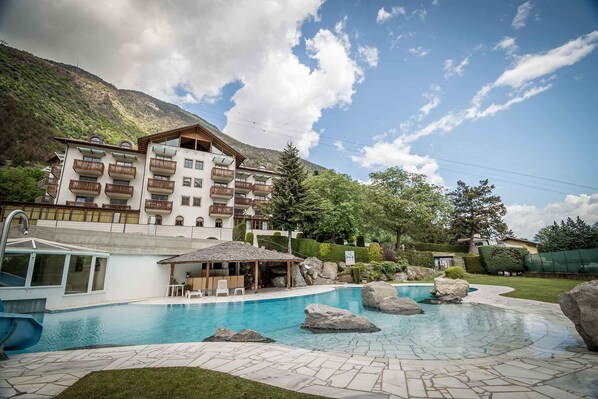 Front of property - Hotel Vermoi (Laces)