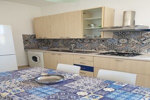 Frigorifero, microonde, forno, macchina per tè/caffè