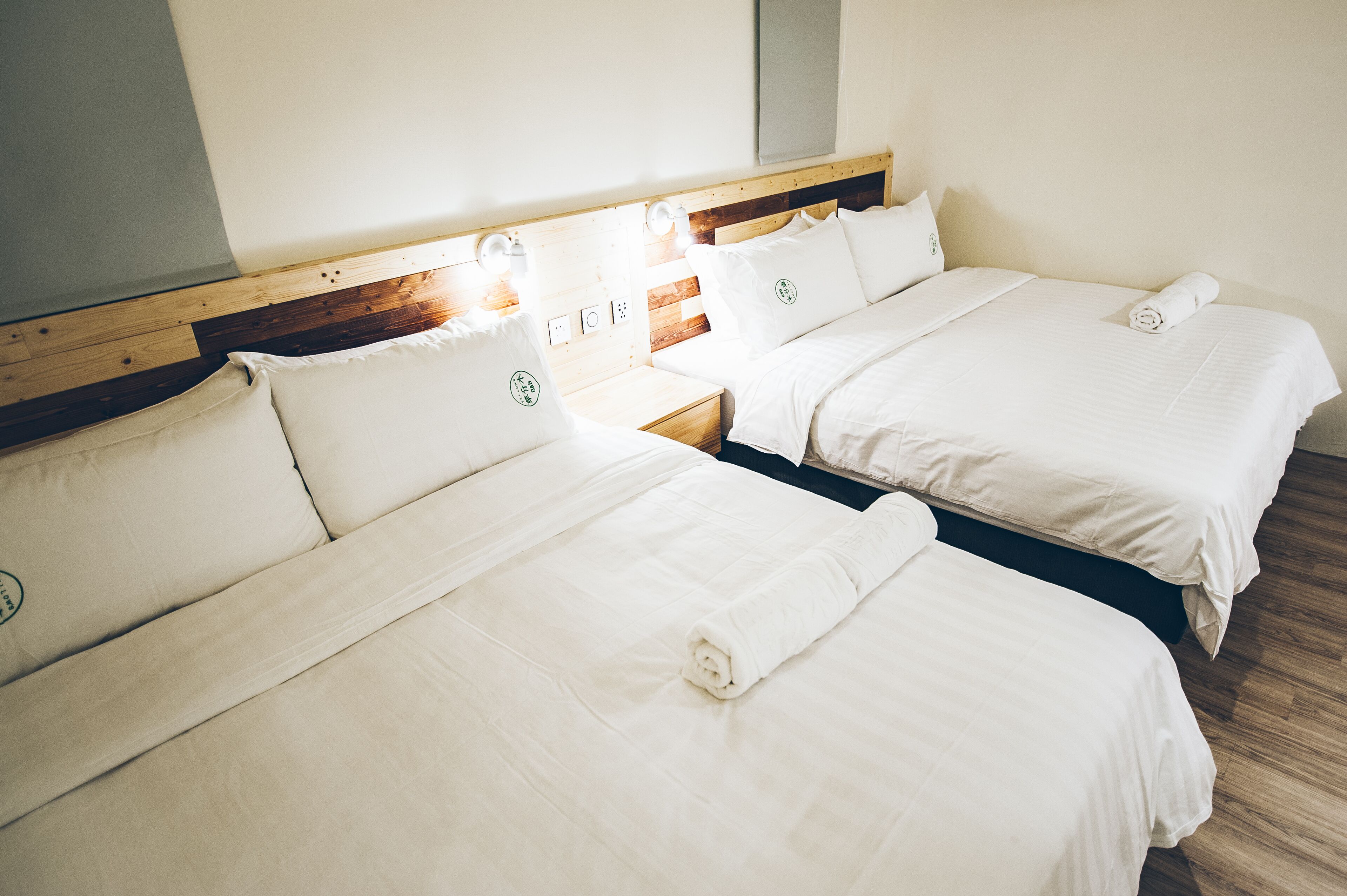 Phòng 4 Tiêu chuẩn (103) | Bàn, màn/rèm cản sáng, phòng cách âm 