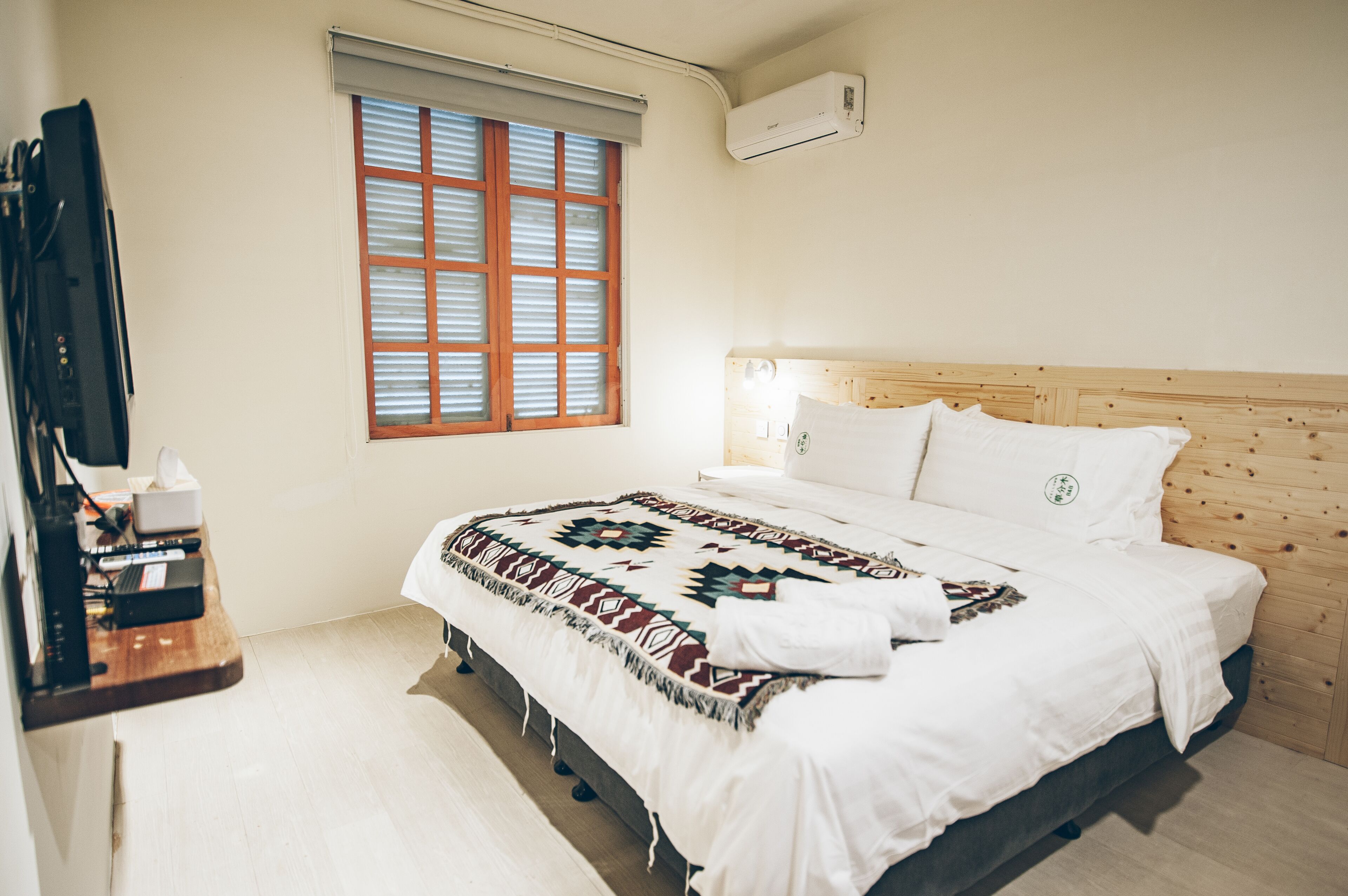 Phòng đôi Tiêu chuẩn (102) | Bàn, màn/rèm cản sáng, phòng cách âm 