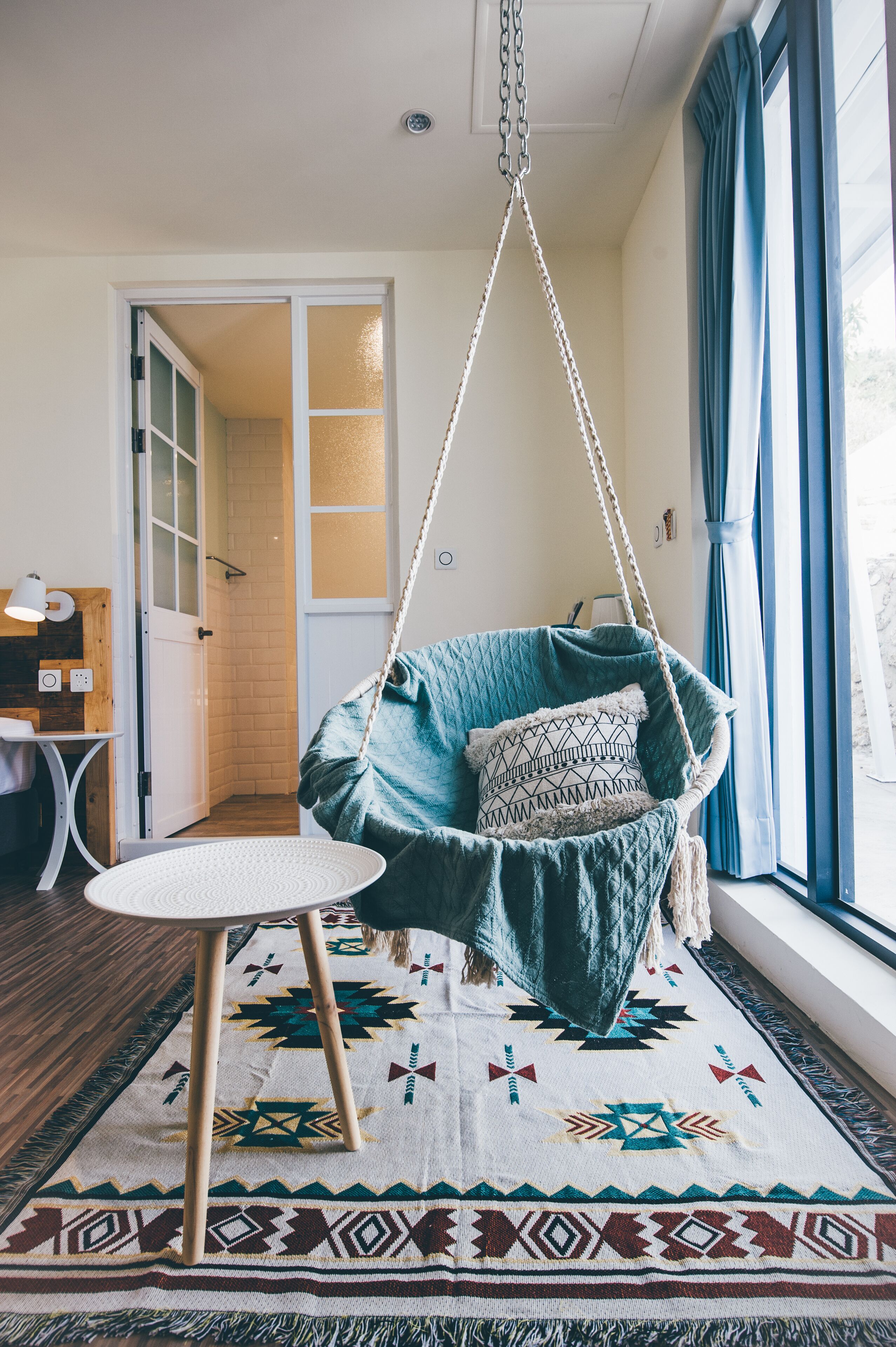 Phòng đôi Deluxe (A101) | Bàn, màn/rèm cản sáng, phòng cách âm 