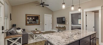 Stoneridge Place Cottage #4 - Vacation or Executive Retreat 1Br 1Ba Garage!