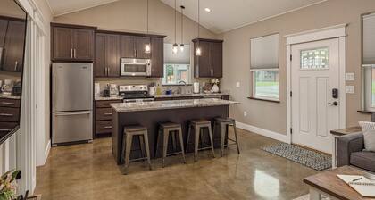 Stoneridge Place Cottage #4 - Vacation or Executive Retreat 1Br 1Ba Garage!