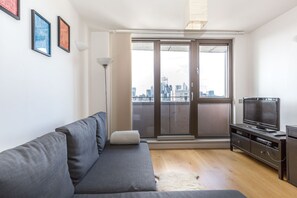 Living area - Modern apartment with great views (London)