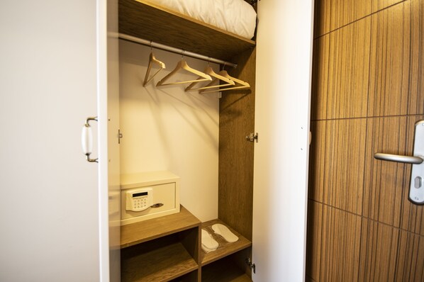 Chambre Standard double | Draps en coton égyptien, literie de qualité, minibar, coffre-fort