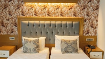 Standard Twin Room | Bathroom | Shower, hair dryer, slippers, towels