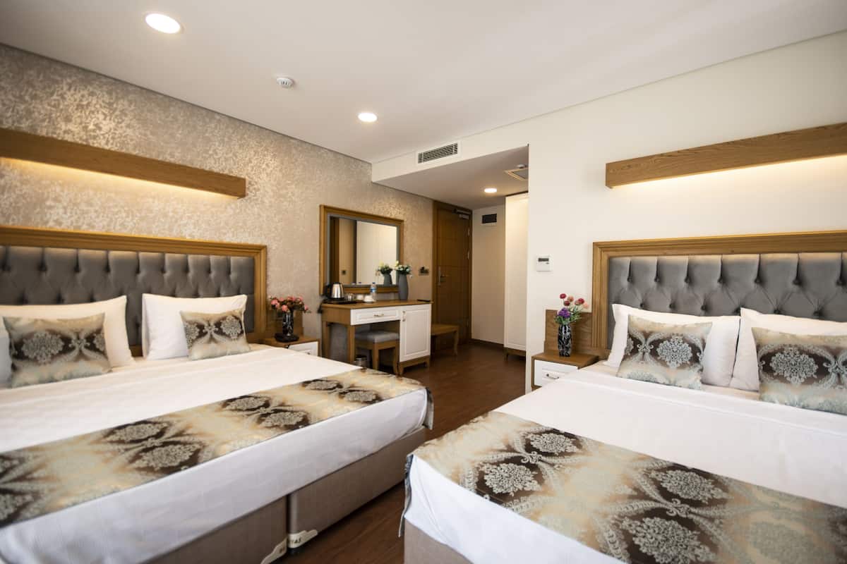 Egyptian cotton sheets, premium bedding, minibar, in-room safe