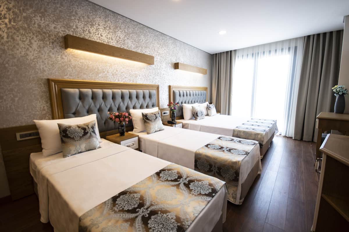 Egyptian cotton sheets, premium bedding, minibar, in-room safe