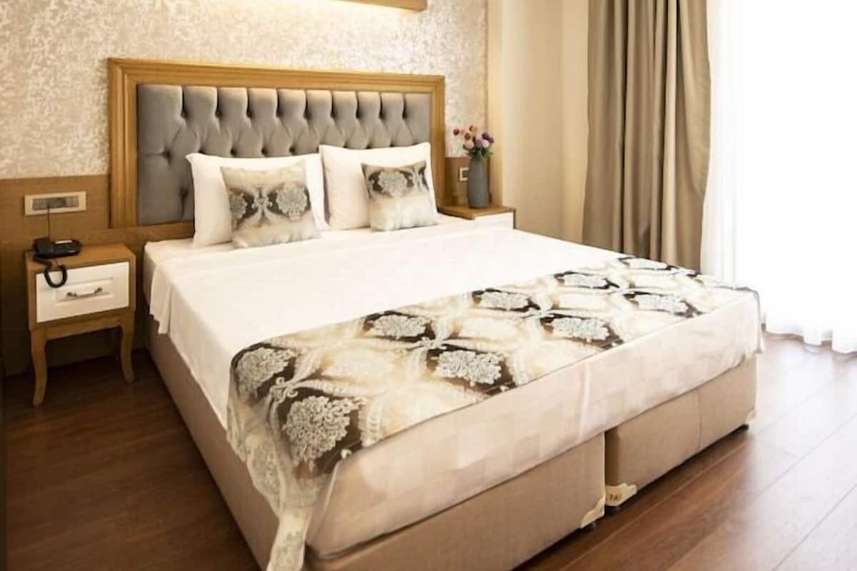 Egyptian cotton sheets, premium bedding, minibar, in-room safe