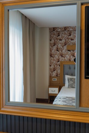 Standard Double Room | Egyptian cotton sheets, premium bedding, minibar, in-room safe - Eliza Hotel (Istanbul)