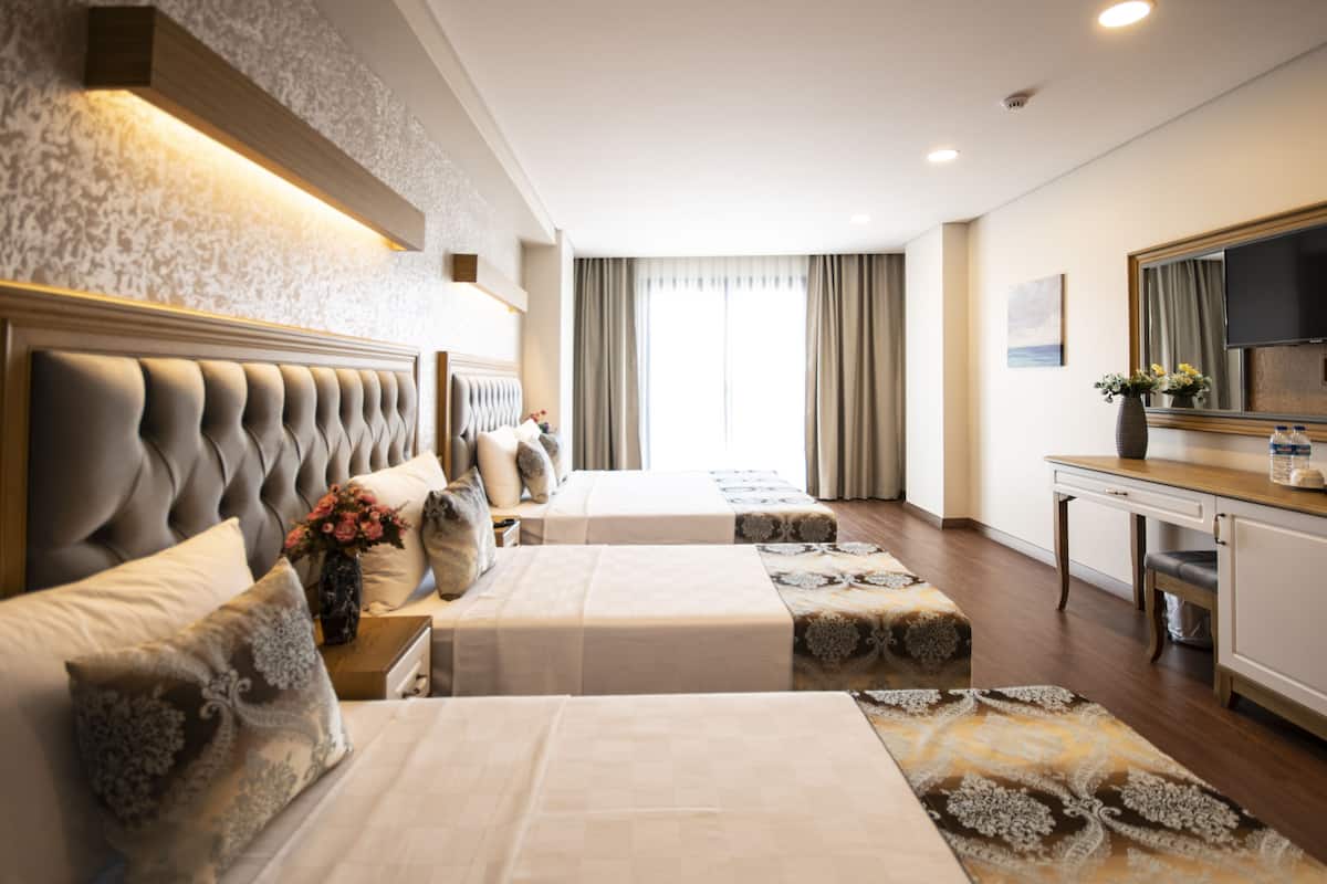 Egyptian cotton sheets, premium bedding, minibar, in-room safe