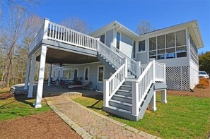 Exterior - 4 Bedrooms, 1 Flex Room, 2½ Bathrooms!  Flat Lot & SANDY BEACH! Pet Friendly! (Huddleston)
