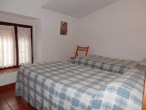 Family House, 3 Bedrooms | Iron/ironing board, bed sheets - Casa Rural Anti (Velilla del Rio Carrion)