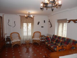 家庭独立别墅, 3 间卧室 | 起居区 | 平板电视