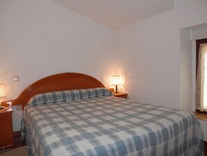 Casa família, 3 quartos | Ferros/tábuas de passar roupa, roupa de cama